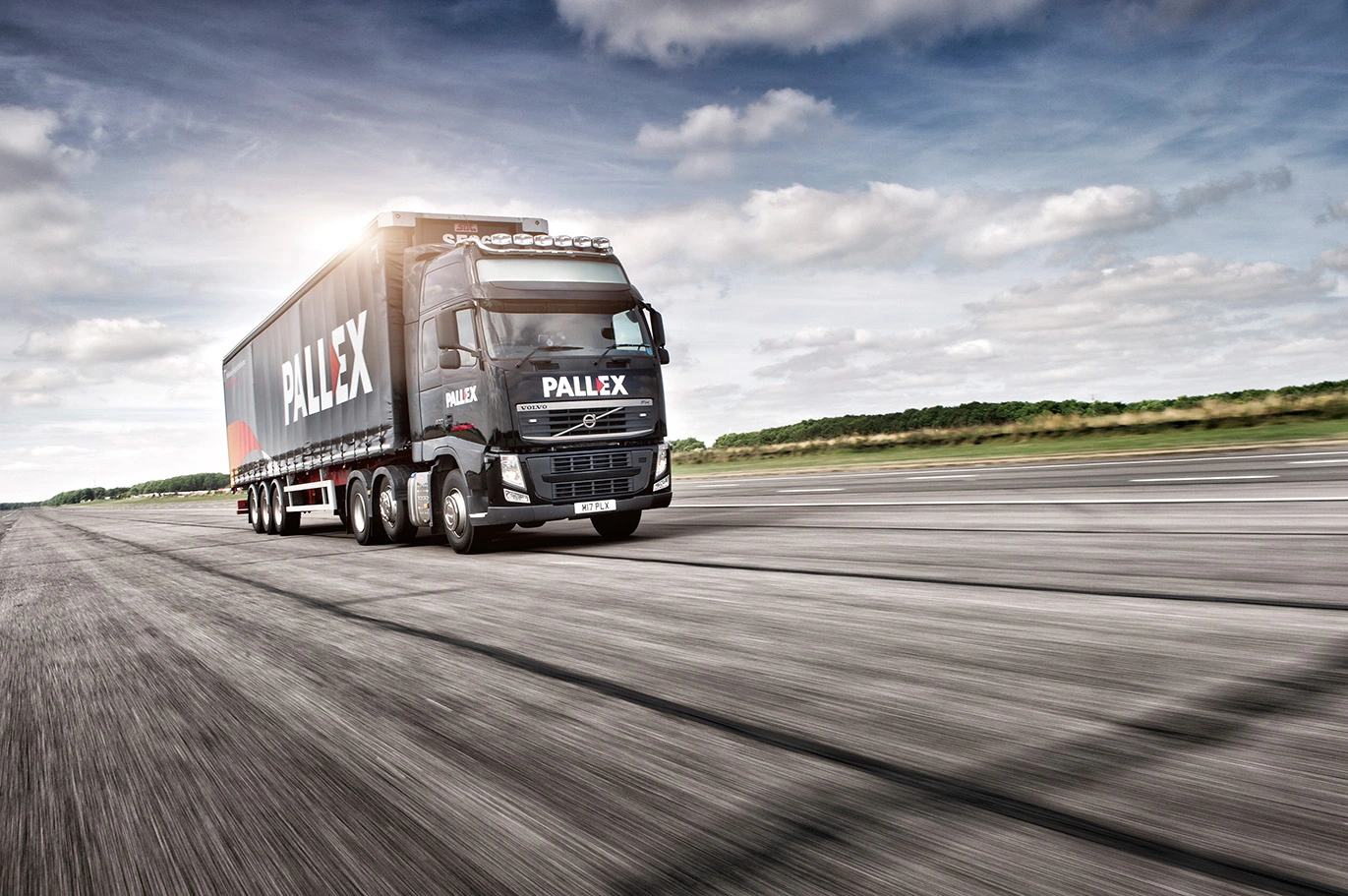 Camion avec le logo de pallex